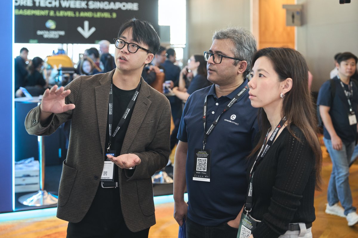 visionbayai's tweet photo. Tech Week Singapore 2026 — Day 2 Wrapped! 🥳

Thank you to everyone who visited Booth #5-N41 and connected with us! 🙌

Tech Week may be over, but the conversation continues.

🤝 Let’s connect: https://t.co/G8rOYIEbkZ https://t.co/24sBHXw72f