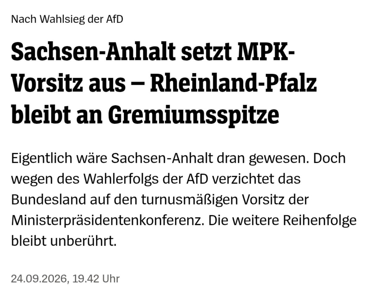 Amira_M_Ali's tweet photo. „Unsere Demokratie“: Sachsen-Anhalt wird der Vorsitz der Ministerpräsidentenkonferenz entzogen, weil man Angst vor Siegmund und der AfD hat. Berlin sollen aus den Unions-regierten Ländern Gelder gestrichen werden, wenn die Linke dort regieren sollte.

Das politische Muster ist in beiden Fällen dasselbe: Wenn ihr nicht so wählt, wie wir das wollen ändern wir die Regeln, damit das rauskommt, was wir wollen. Demokratie bedeutet aber, Wahlergebnisse zu akzeptieren, auch wenn sie einem nicht gefallen. Wer den Wählerwillen nur dann respektiert, wenn das Ergebnis politisch genehm ist, ist kein Demokrat. 

Die große Empörung von Rot-Rot-Grün in Berlin ist allerdings fehl am Platze. Denn diese Parteien waren bisher selbst jederzeit bereit, Regeln zu ändern oder zu beugen, wenn es gegen den politischen Gegner geht. Verantwortung für den Zustand unserer Demokratie sucht man vergebens. Wir erinnern uns: Im Bundestag haben genau diese Parteien – SPD, Grüne und Linke – eine Neuauszählung der Bundestagswahl abgelehnt, obwohl es nachgewiesene Auszählungsfehler gibt und wir wissen, dass es sehr wahrscheinlich ist, dass das BSW in Wahrheit die Fünf-Prozent-Hürde übersprungen hat und daher im Bundestag sitzen müsste.  Das hätte sie allerdings einige Mandate gekostet und einen unliebsamen Konkurrenten, das BSW, ins Parlament gebracht. Wenn es um die eigenen Pfründe geht, ist Demokratie plötzlich unwichtig. 
Auch dagegen steht das BSW auf! 

Der demokratischer Minimalkonsens muss lauten: Jede Stimme wird korrekt gezählt und im Zweifel wird ein Wahlergebnis überprüft, korrekt festgestellte Wahlergebnisse werden respektiert und die Spielregeln werden nicht danach verändert, wer eine Wahl gewinnt. 

Wenn dieser Konsens dort endet, wo das Ergebnis den eigenen Machtinteressen widerspricht, braucht sich keine dieser Parteien auf die Fahne zu schreiben, für „unsere Demokratie“ zu kämpfen.