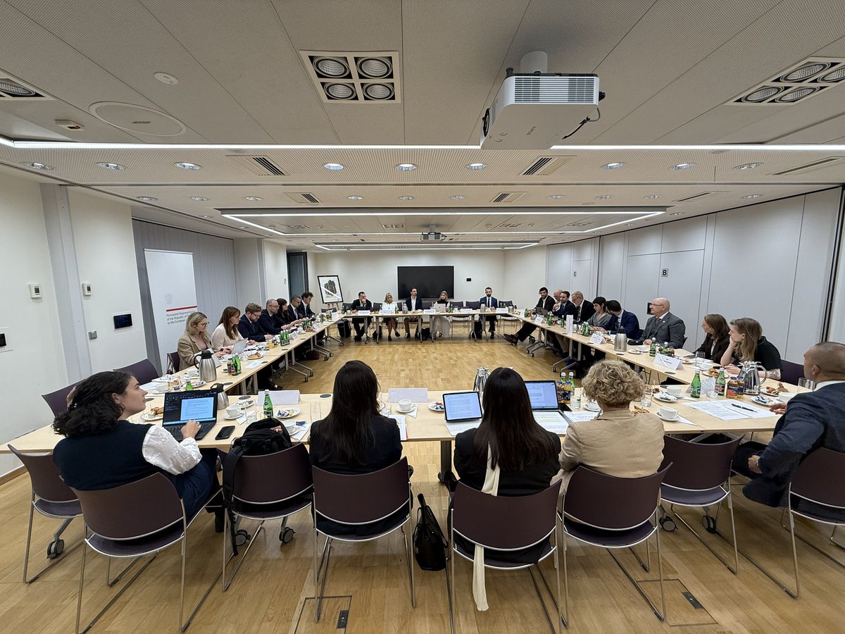 PLintheEU's tweet photo. Deputy Minister @DStanderski met with businesses to discuss the new Cloud and AI Development Act #CADA☁️.
The focus: strengthening Europe’s digital sovereignty & AI capacity while keeping the Single Market open and competitive, especially for SMEs. https://t.co/AqyL2zUYWv