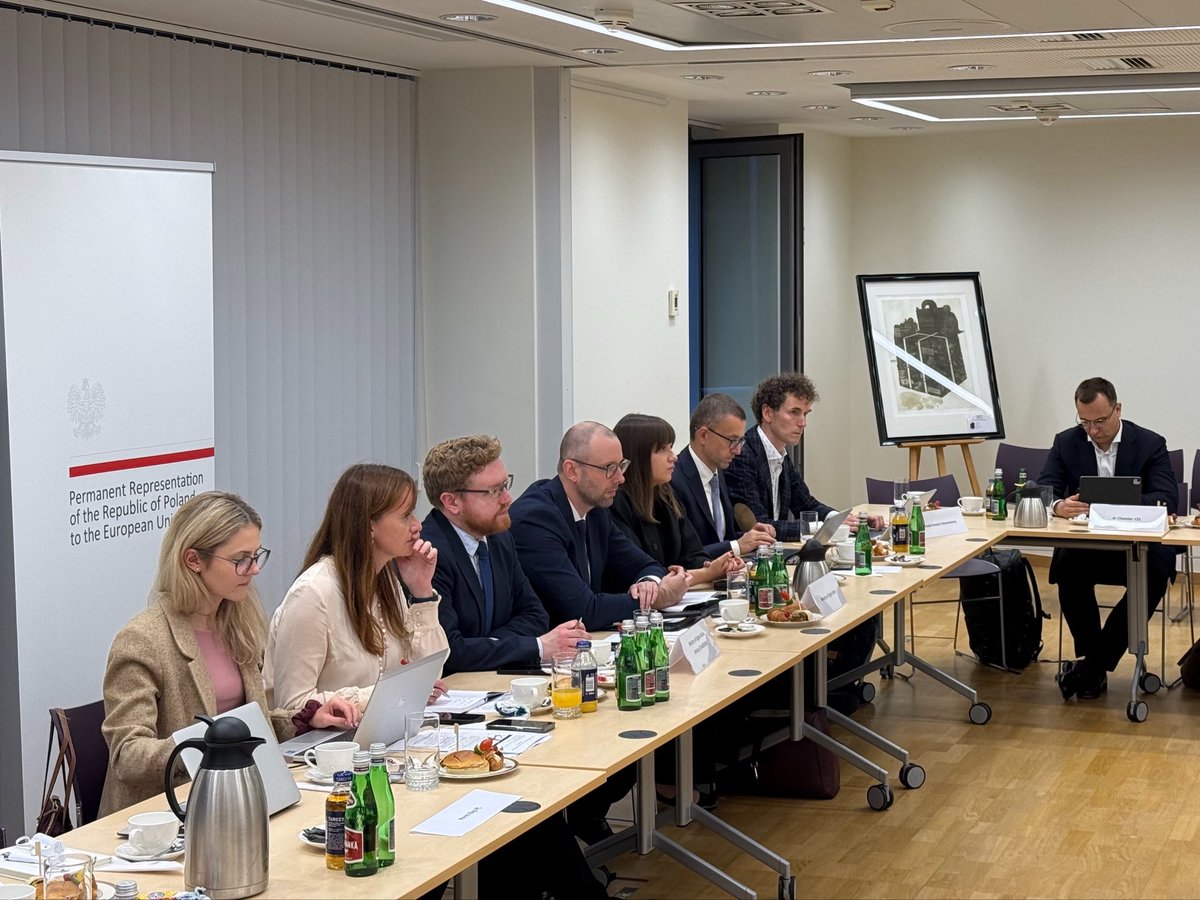 PLintheEU's tweet photo. Deputy Minister @DStanderski met with businesses to discuss the new Cloud and AI Development Act #CADA☁️.
The focus: strengthening Europe’s digital sovereignty & AI capacity while keeping the Single Market open and competitive, especially for SMEs. https://t.co/AqyL2zUYWv