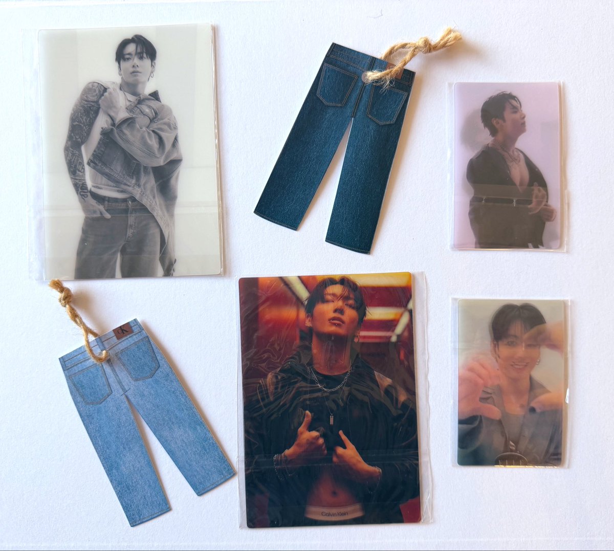jinderalla88's tweet photo. 👖 JK JEANS GA 👖

ONE winner picked at random will get this set of JK PCs and lenticulars, and two mini jeans cards in JK’s fits (90s straight &amp; baggy) that I got from the CK store

To enter: like &amp; RT! 

GA is worldwide and closes on Oct 1 https://t.co/gAte3LzOc5