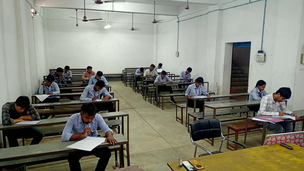 GManbazar's tweet photo. Class test in progress for Surveyor Trade, Session 2025-2027.
Govt. ITI Manbazar https://t.co/2aIsGL29wb
