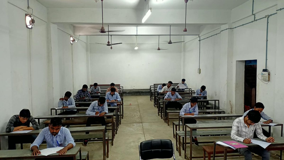 GManbazar's tweet photo. Class test in progress for Surveyor Trade, Session 2025-2027.
Govt. ITI Manbazar https://t.co/2aIsGL29wb