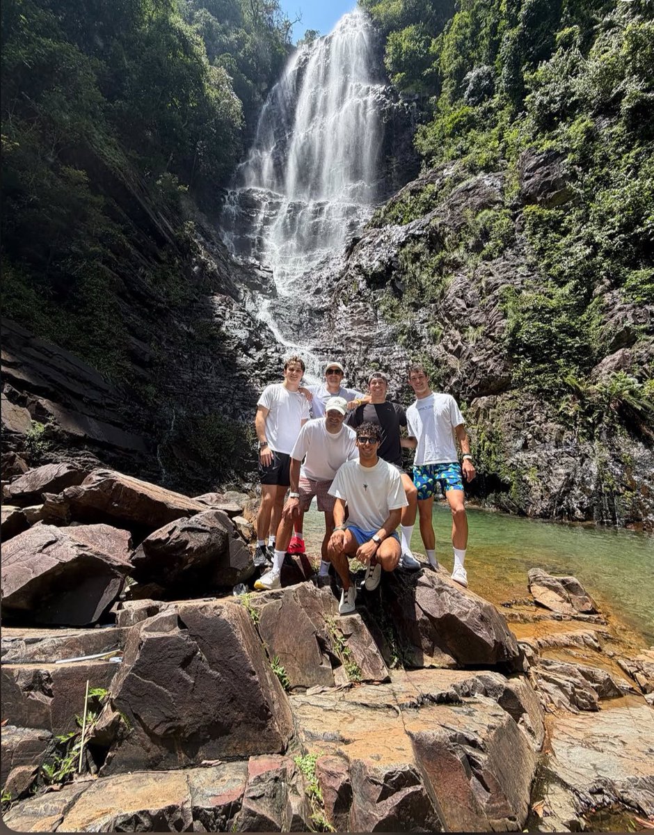 Nan43485950's tweet photo. ใคร ใครมันหมิ่นประมาทแลนโดว่าโดดร่ม ทิ้งเพื่อน
555555555 boys trip 🫶🏻🫶🏻 https://t.co/W896SOoDaq