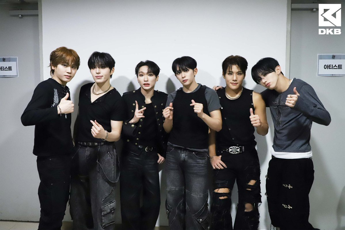 DKB_BRAVE's tweet photo. [EVENT] BB‼️ 메잌썸노이즈🔥 – 2026 DKB FAN-CON <𝐁𝐋𝐀𝐂𝐊 𝐎𝐔𝐓> ENCORE 비하인드

https://t.co/K37EPh9Fay

#다크비 #DKB 
#DKB_FANCON #BLACK_OUT_ENCORE
#네이버블로그 #Naverblog https://t.co/bb7yJLfBUq