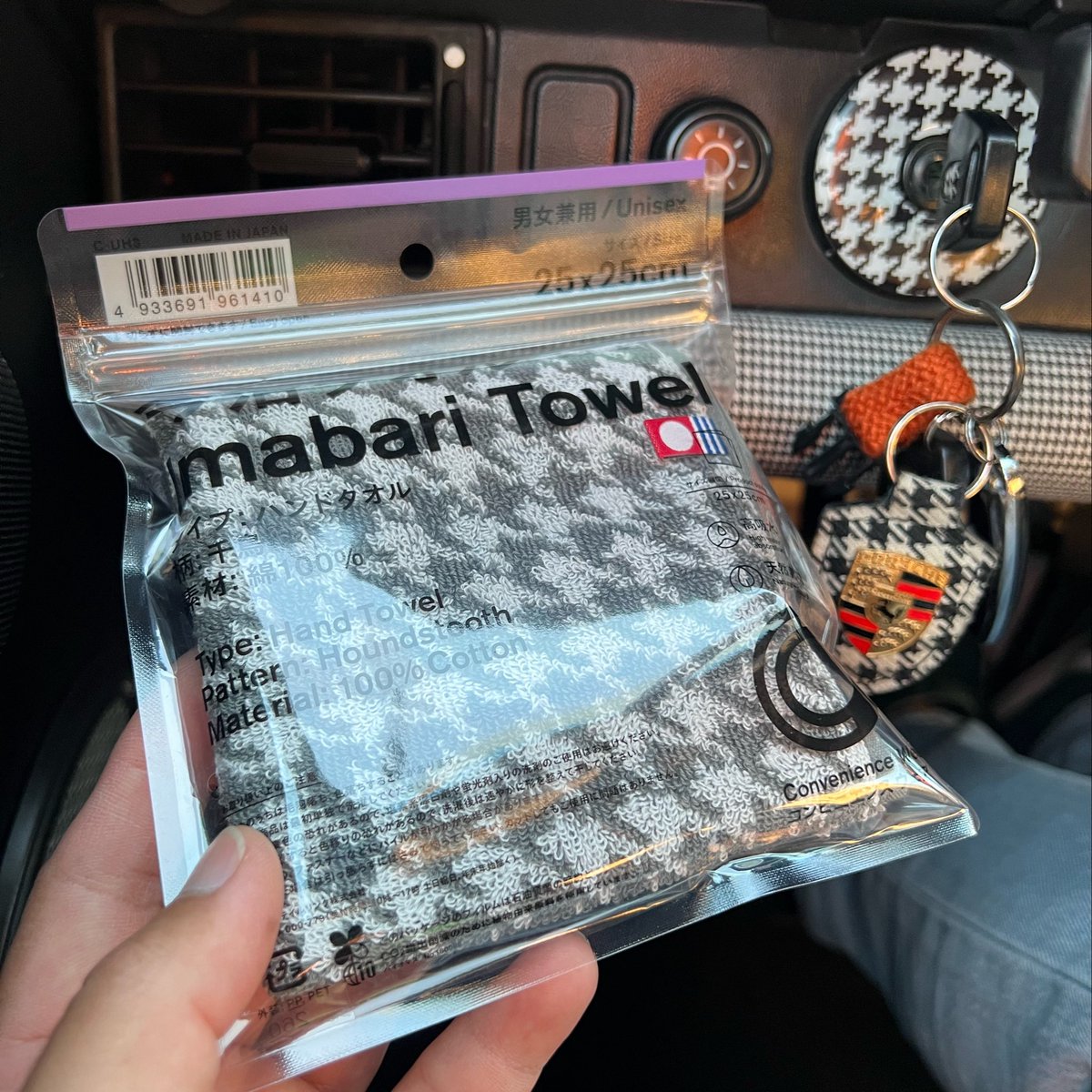 Tabbys_Base's tweet photo. ファミマの千鳥格子ハンカチを手に入れた！ https://t.co/jVsCcBuqgR