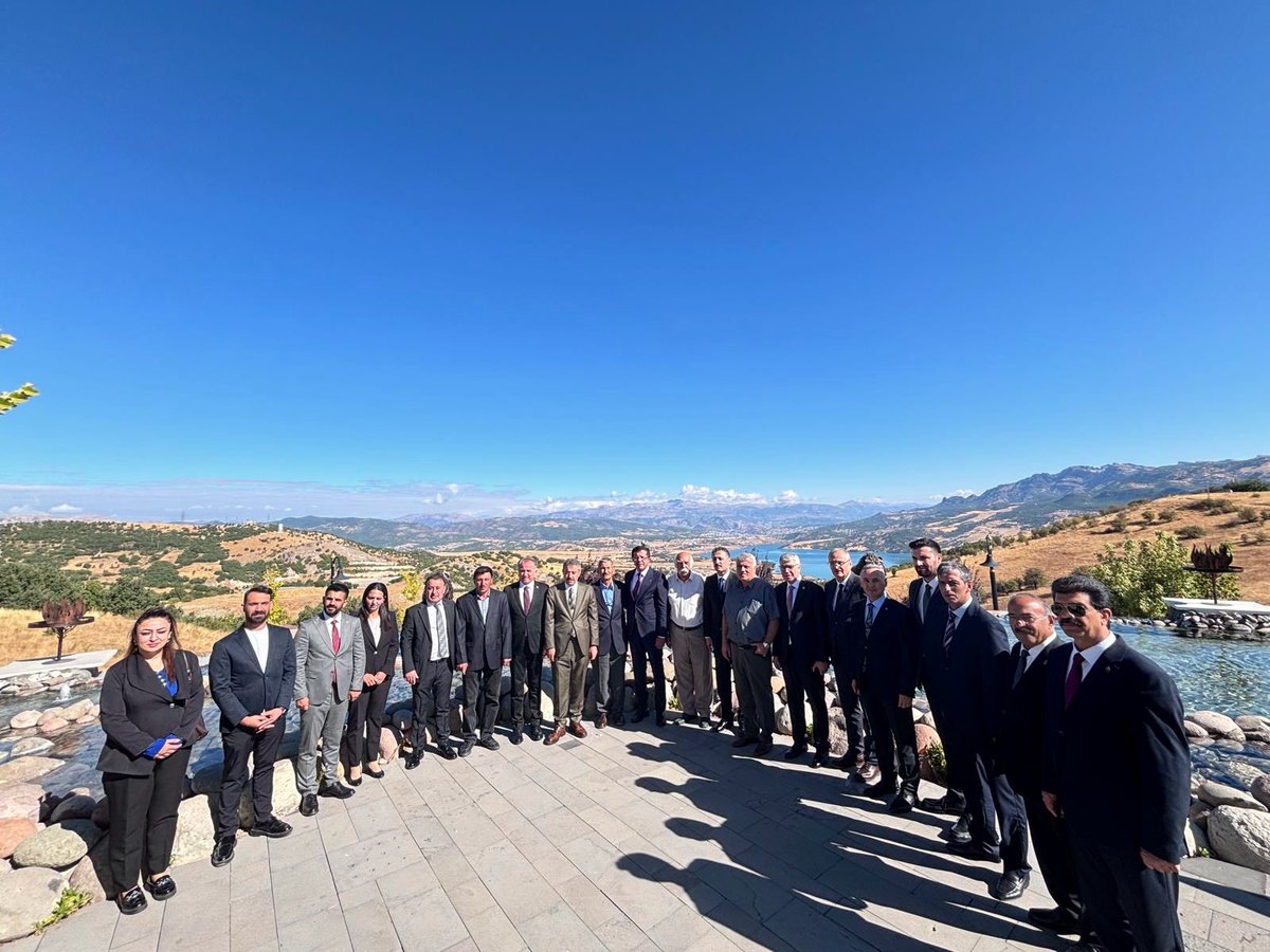 ZeybekciNihat's tweet photo. 📍 Sorpiyan Hasan Hüseyin Cemevi

Türkiye Yüzyılı Buluşmalarımız kapsamında Sorpiyan Hasan Hüseyin Cemevi’ni ziyaret ederek kanaat önderlerimizle bir araya geldik.

Birliğimizi ve kardeşliğimizi güçlendiren samimi sohbetleri ve misafirperverlikleri için teşekkür ediyorum.

Bu topraklarda muhabbetimiz de kardeşliğimiz de daim olsun.