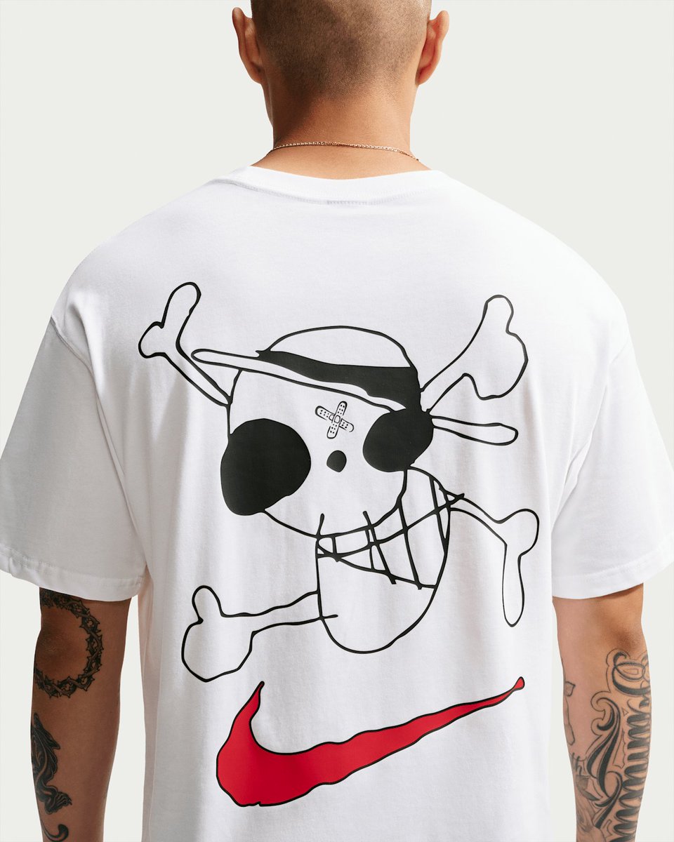 alcarazzupdates's tweet photo. Alcaraz is wearing the new Nike x One Piece collaboration T-shirt 📸👕 https://t.co/EBAo66xiOL