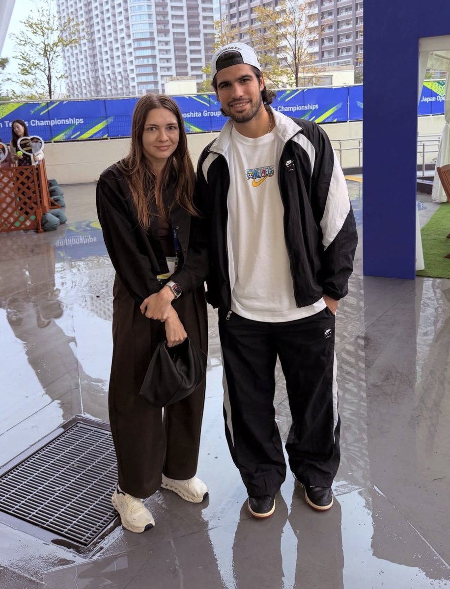 alcarazzupdates's tweet photo. Alcaraz is wearing the new Nike x One Piece collaboration T-shirt 📸👕 https://t.co/EBAo66xiOL