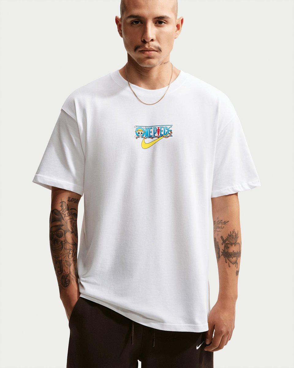 alcarazzupdates's tweet photo. Alcaraz is wearing the new Nike x One Piece collaboration T-shirt 📸👕 https://t.co/EBAo66xiOL