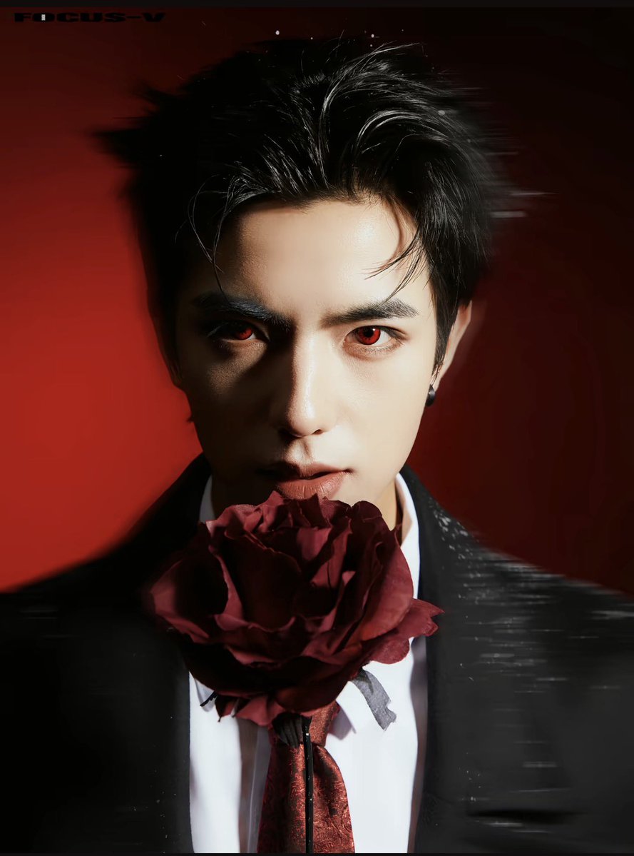 yuan2000born's tweet photo. For HK fm Halloween theme, can designer dress him like vampire? Also make him wearing vampire makeup 🤲🏻
#淑元 #shuyuan #yuyuan #tianyuan https://t.co/cJKneEmyqF