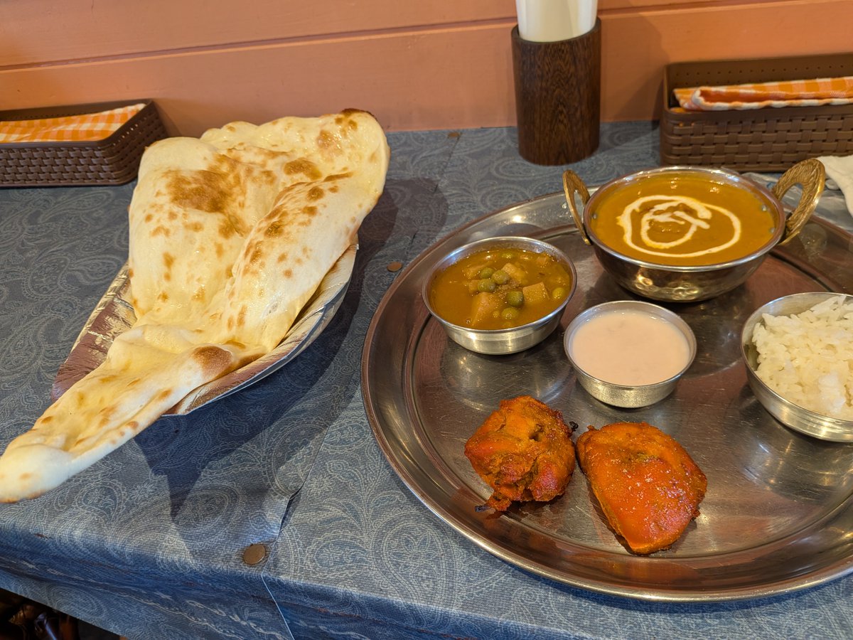 yset0's tweet photo. 本日のランチはパームシティ前にあるインド料理カラシュさんでＢランチをいだきました。デカいナンおかわり自由だおなかいっぱい！ https://t.co/ATFPLM3ZIW