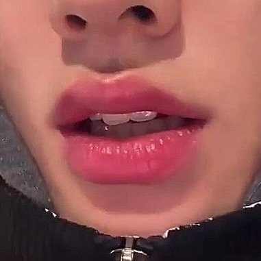 athynya9's tweet photo. the normal lips in question https://t.co/vMLjriqeIS