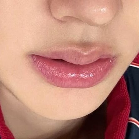athynya9's tweet photo. the normal lips in question https://t.co/vMLjriqeIS