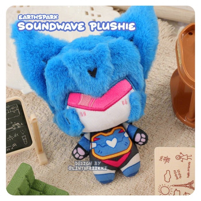 Lintufriikki's tweet photo. Soundwave plush has officially launched!!! He's fluffy like a little kitten! 💙🐱
If you didn't get to order him during the petition, now you have a second chance to get him!
🔗⬇
#transformers #soundwave #maccadam https://t.co/EdWN0CEjpQ