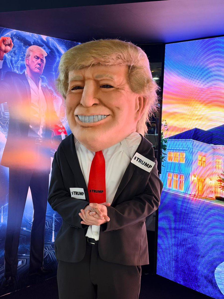 BSquaredNetwork's tweet photo. B² at KBW.

Old friends, new faces, and a surprise appearance from Mr. Trump 👀

Still building. Still around.😀😀 https://t.co/rzoKDK4MrS