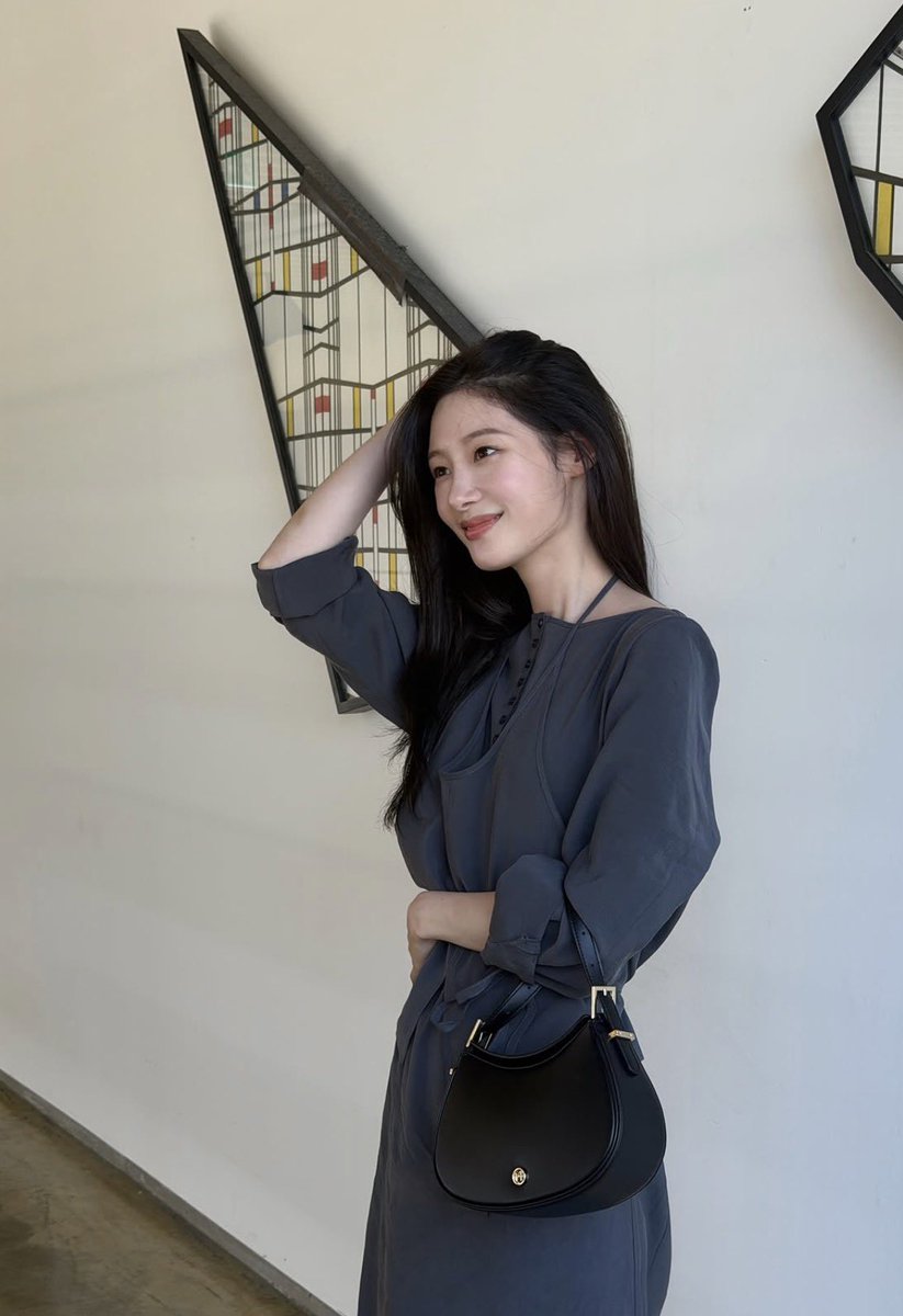 pickbyreenee's tweet photo. 정채연님 오늘 인스타.. 요 가방 또 착용하셨넴
지금 직잿팟으로 가격 장난아니어요..
고급스러운 가성비 출근룩 하객룩에 딱이셔..🖤 https://t.co/OcNp54RC3d