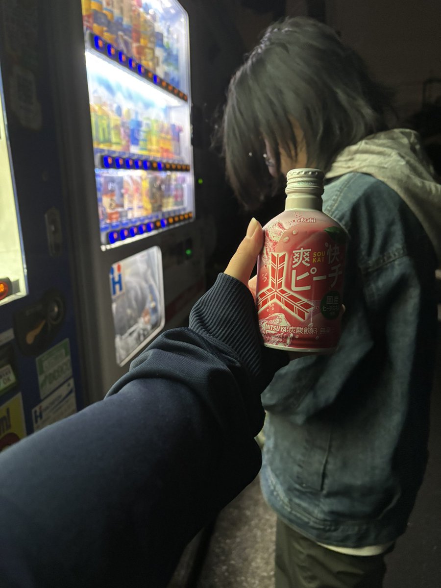 bv3_vd's tweet photo. 引越し終わったぁ🏠
はじめて実家離れて暮らした家
遠距離で苦しかった自分を引越して支えてくれてありがとう
これからは2人じゃなくておばあちゃんと3人だけど彼女の事がいちばん大切なのは変わりないし
少しでも早く理想の生活ができるようにがんばるね。
毎日隣で過ごしてくれてありがとう。 https://t.co/ASKrVHka5z