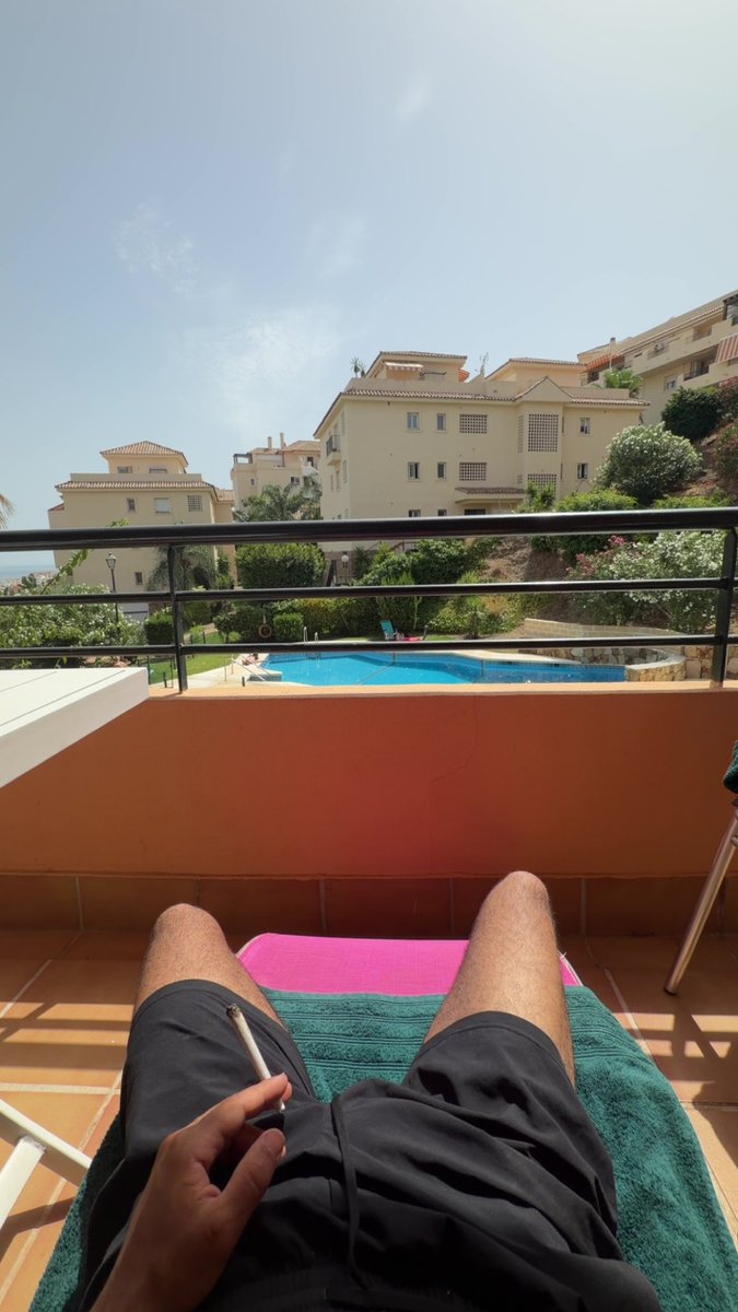 Sheelby99's tweet photo. @mrn94tk J’me concentre de profiter de ma vie en Espagne et toi tfk à pars ouvrir des booster Pokémon comme un zeub à ton grand âge https://t.co/0PbzeZ9etV