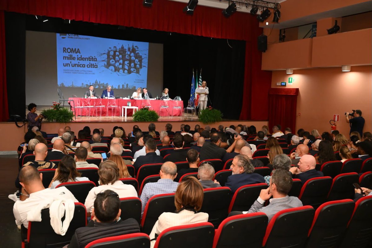 CislNazionale's tweet photo. Oggi la segretaria generale della #Cisl, #DanielaFumarola, concluderà con il suo intervento i lavori del convegno “Roma, mille identità, un'unica città. Osservare Roma attraverso i presìdi territoriali della Cisl”, organizzato dalla Cisl Roma Capitale e Rieti al Teatro di Roma.
Un momento di confronto sul futuro della Capitale e delle sue periferie, a partire dalla relazione della segretaria generale Rosita Pelecca e dalla ricerca curata dal sociologo Giovanni Colussi, affiancato da un team di esperti del sindacato. A seguire, una tavola rotonda con istituzioni, ricerca e mondo del sociale.

#Roma #Periferie #Comunità @CislRomaRieti