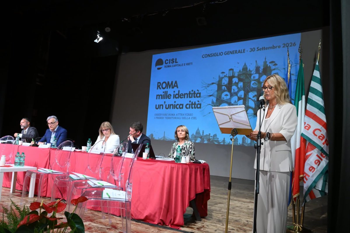 CislNazionale's tweet photo. Oggi la segretaria generale della #Cisl, #DanielaFumarola, concluderà con il suo intervento i lavori del convegno “Roma, mille identità, un'unica città. Osservare Roma attraverso i presìdi territoriali della Cisl”, organizzato dalla Cisl Roma Capitale e Rieti al Teatro di Roma.
Un momento di confronto sul futuro della Capitale e delle sue periferie, a partire dalla relazione della segretaria generale Rosita Pelecca e dalla ricerca curata dal sociologo Giovanni Colussi, affiancato da un team di esperti del sindacato. A seguire, una tavola rotonda con istituzioni, ricerca e mondo del sociale.

#Roma #Periferie #Comunità @CislRomaRieti