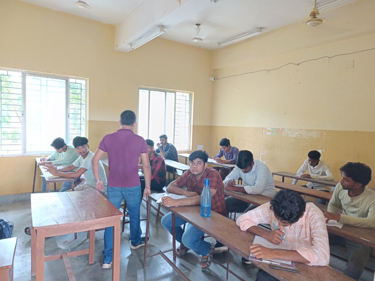 bhatar_iti's tweet photo. 1st YEAR | 1st INTERNAL EXAMINATION
ভাতাড় গভর্নমেন্ট আই.টি.আই-এর 1st Year শিক্ষার্থীদের 1st Internal Examination অনুষ্ঠিত হলো আজ।শ্রেণিকক্ষে অর্জিত জ্ঞান, বোঝাপড়া ও প্রস্তুতিকে মূল্যায়নের মাধ্যমে শিক্ষার্থীরা এগিয়ে যাচ্ছে তাদের কারিগরি শিক্ষা ও দক্ষতা উন্নয়নের পরবর্তী ধাপে। https://t.co/AUK5r1YhMx