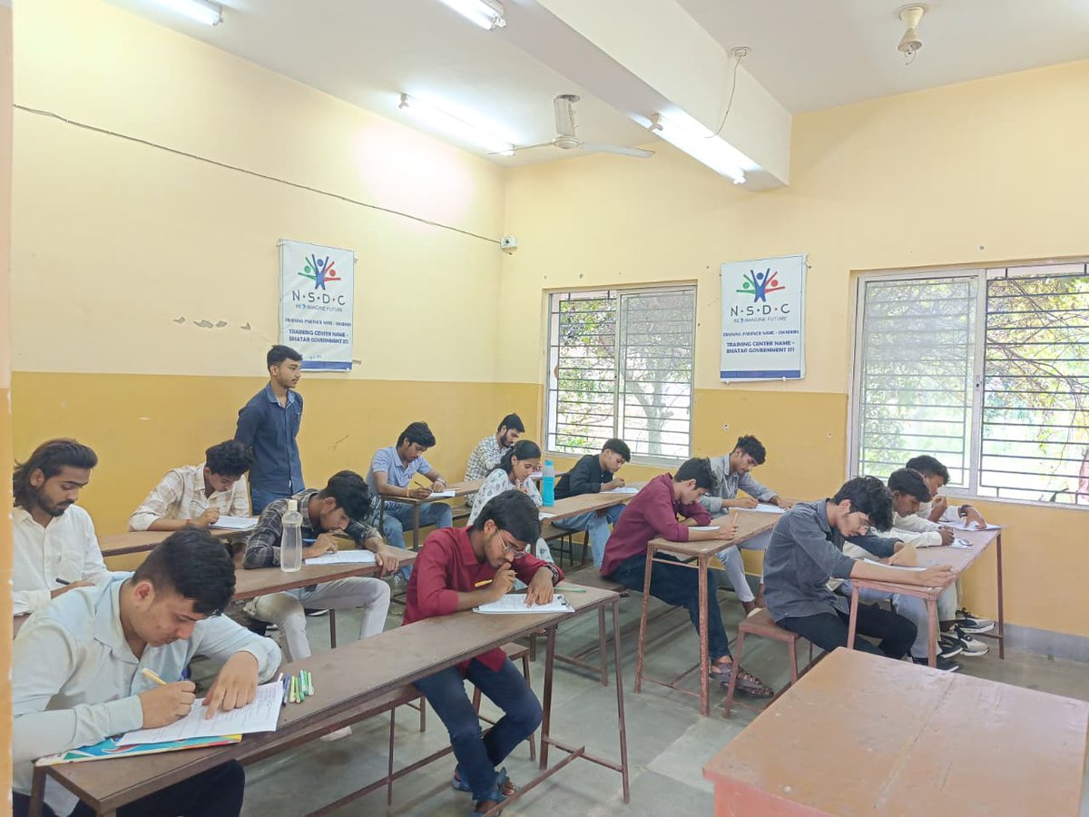 bhatar_iti's tweet photo. 1st YEAR | 1st INTERNAL EXAMINATION
ভাতাড় গভর্নমেন্ট আই.টি.আই-এর 1st Year শিক্ষার্থীদের 1st Internal Examination অনুষ্ঠিত হলো আজ।শ্রেণিকক্ষে অর্জিত জ্ঞান, বোঝাপড়া ও প্রস্তুতিকে মূল্যায়নের মাধ্যমে শিক্ষার্থীরা এগিয়ে যাচ্ছে তাদের কারিগরি শিক্ষা ও দক্ষতা উন্নয়নের পরবর্তী ধাপে। https://t.co/AUK5r1YhMx