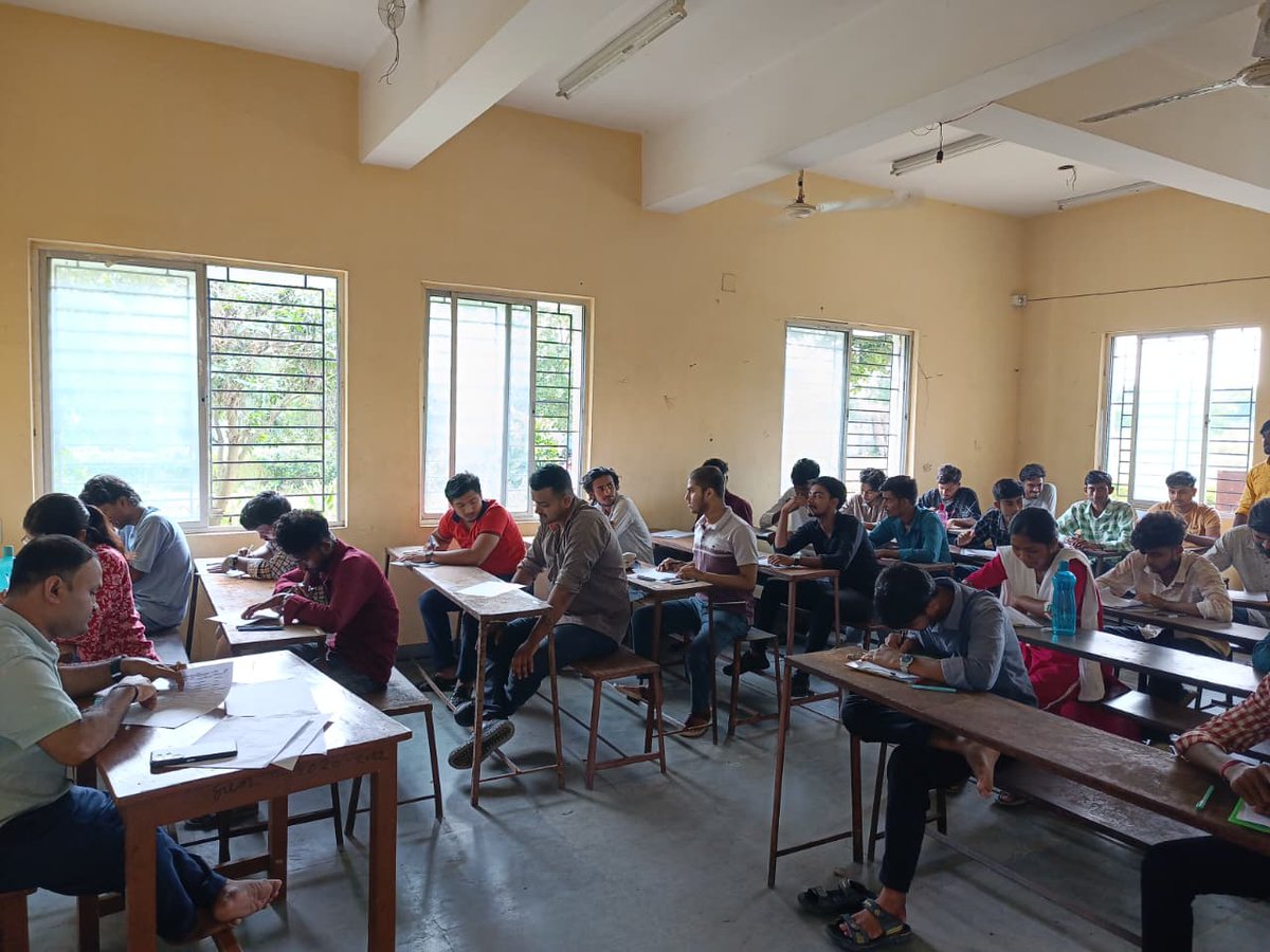 bhatar_iti's tweet photo. 1st YEAR | 1st INTERNAL EXAMINATION
ভাতাড় গভর্নমেন্ট আই.টি.আই-এর 1st Year শিক্ষার্থীদের 1st Internal Examination অনুষ্ঠিত হলো আজ।শ্রেণিকক্ষে অর্জিত জ্ঞান, বোঝাপড়া ও প্রস্তুতিকে মূল্যায়নের মাধ্যমে শিক্ষার্থীরা এগিয়ে যাচ্ছে তাদের কারিগরি শিক্ষা ও দক্ষতা উন্নয়নের পরবর্তী ধাপে। https://t.co/AUK5r1YhMx