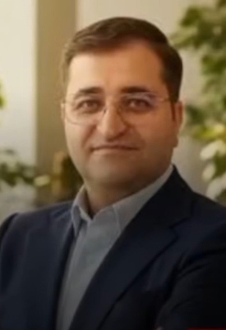 ya3er_ap's tweet photo. استاد هتاک به رهبر انقلاب در دانشگاه علامه، لیسانسش رو از علمی کاربردی گرفته و ارشدش رو از پیام نور ! رانت باشه، سفره انقلاب باشه..
#جلیل_احمدپور https://t.co/7PmVcrqIhQ