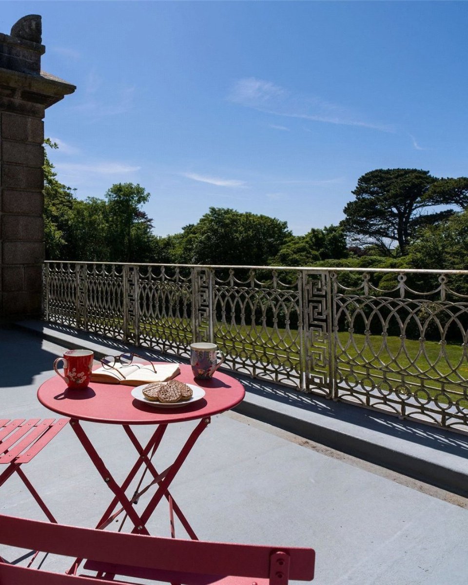 JS_Cornwall's tweet photo. New listing
Holman Park, Camborne, Cornwall
Guide price £350,000

A two-bedroom first floor apartment with a terrace, open plan kitchen dining, two double bedrooms one with walk in wardrobe.

https://t.co/dvnrLJFDaB

#cambornepropertysales #rosewarnehouse #countryhouseapartment https://t.co/sRMuZVqTNb