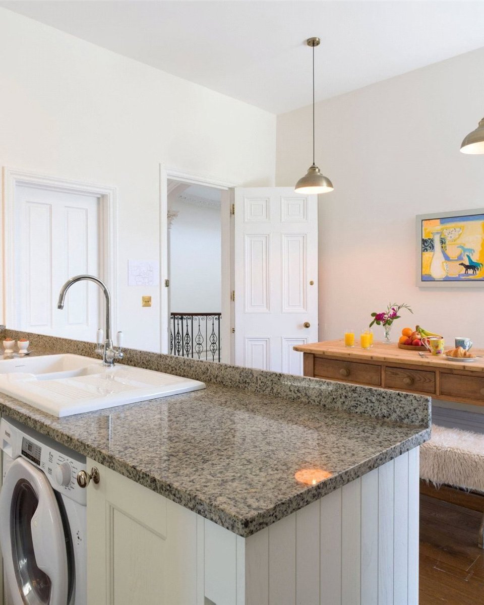 JS_Cornwall's tweet photo. New listing
Holman Park, Camborne, Cornwall
Guide price £350,000

A two-bedroom first floor apartment with a terrace, open plan kitchen dining, two double bedrooms one with walk in wardrobe.

https://t.co/dvnrLJFDaB

#cambornepropertysales #rosewarnehouse #countryhouseapartment https://t.co/sRMuZVqTNb
