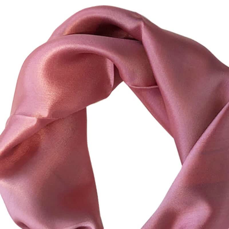 vrmmark873's tweet photo. Just found a vintage satin scarf that was slightly soiled, and I sighed softly—small, mundane little moments of life https://t.co/D5MDoQv2br
