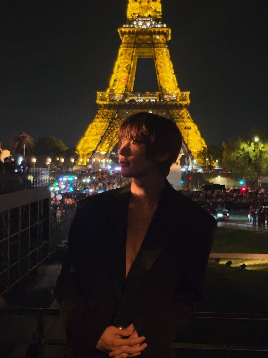 daintoiny's tweet photo. to have a romantic date with him under the eiffel tower https://t.co/TxN6ZIHTUu