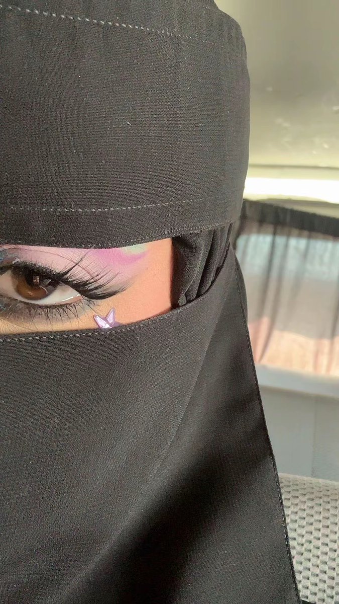 mirxz88's tweet photo. اليوم المليون من الحياة المزدوجة غير النقاب اللي مو راضي يستوي لي من الصباح
#٢٠٣٠_بلا_نقاب https://t.co/LPLHBnjX9k