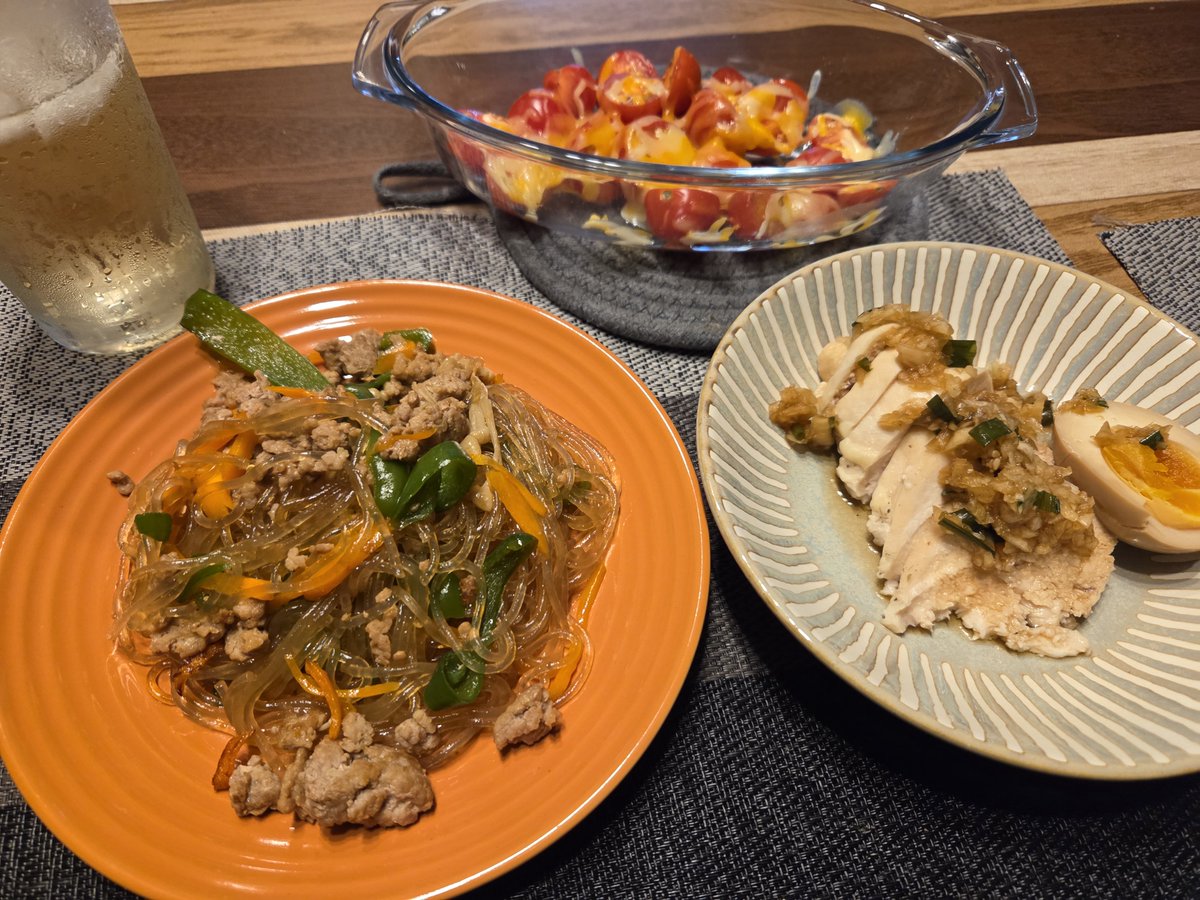 h0910y's tweet photo. 旦那ご飯いらない。
息子、ご飯たべるけど何時になるかわからない。

なので、娘と二人で晩御飯です😄
簡単にチャチャっと😉 https://t.co/VhIs6yACCe