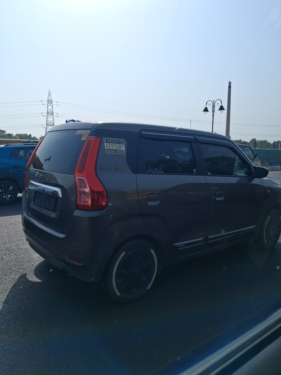 CitizenBhND's tweet photo. Whats the new fad with people going around without rear number plates? It seems to be a rage. Popularly paired with tinted glasses #trafficrules #tintedglasses #machismo #breakingrules #rowdy @dtptraffic @Noidatraffic @noidapolice https://t.co/Wz5HiCjpgw