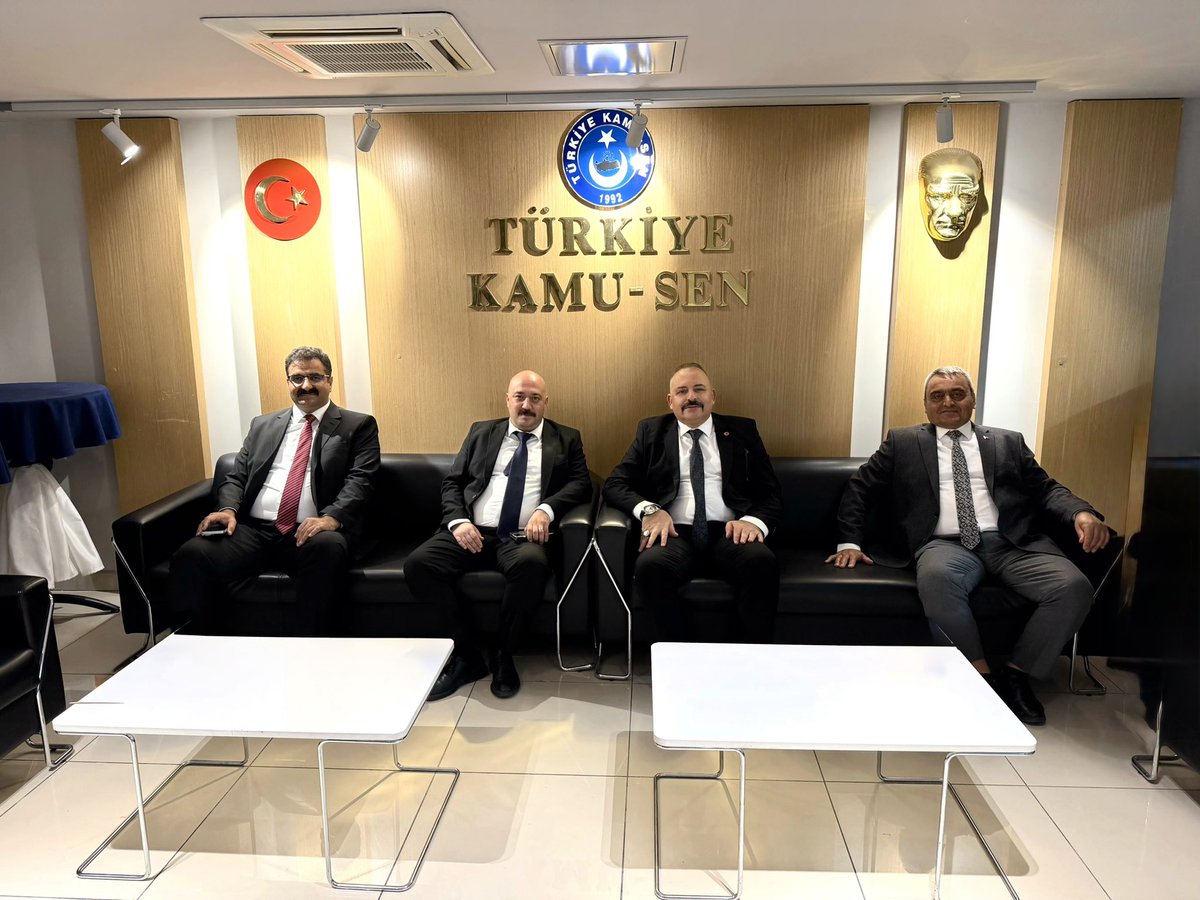 turkburosenvan's tweet photo. BİLGİYLE DONANIYOR, MÜCADELEYLE BÜYÜYORUZ!

🚩Türk Büro-Sen Genel Merkezimizin düzenlediği, Türkiye Kamu-Sen Genel Başkanımız Sayın Önder Kahveci’nin katılımıyla gerçekleştirilen Eğitimcilerin Eğitimi 1. Grup Programı’nı başarıyla tamamladık.

Sendikal mücadelemizin gücünü bilgiden, teşkilatımızdan ve çalışma azmimizden alıyoruz.

Her eğitim, daha güçlü bir teşkilat;
her kazanım, daha kararlı bir mücadele demektir.

Hak için, emek için, kamu çalışanlarının geleceği için;
Türk Büro-Sen olarak dün olduğu gibi bugün de sahadayız, yarın da mücadeledeyiz!

Birlikte güçlüyüz, teşkilatımızla geleceğe yürüyoruz.

@TurkesGuney 
@TurkBuroSenGM 
@Kamu_Sen 
@Tbs_van 

🇹🇷 Yaşasın Türk Büro-Sen!
🇹🇷 Yaşasın Türkiye Kamu-Sen!
İnsan Mukaddes, Emek Kutsaldır.