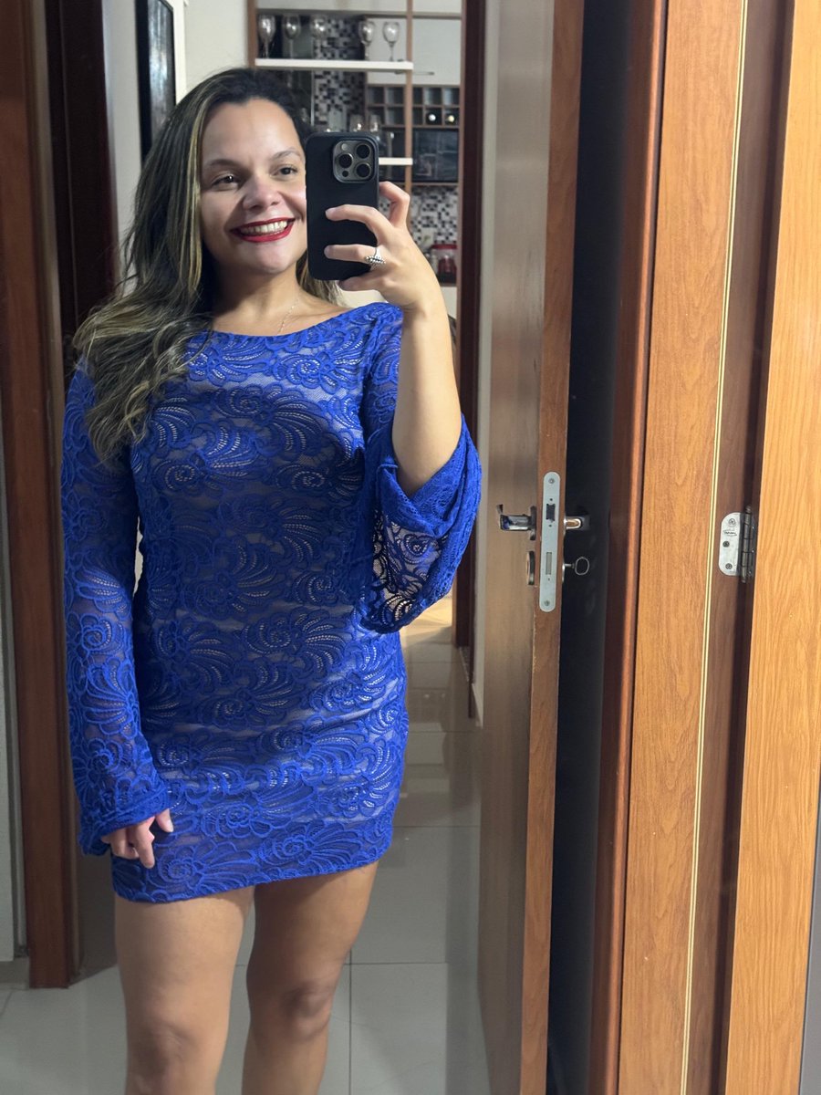 LohaneRose's tweet photo. Saluuuut 😘 

Que pensez-vous vous de ma tenue aujourd’hui ? 🥻 https://t.co/M60E1LQb0f