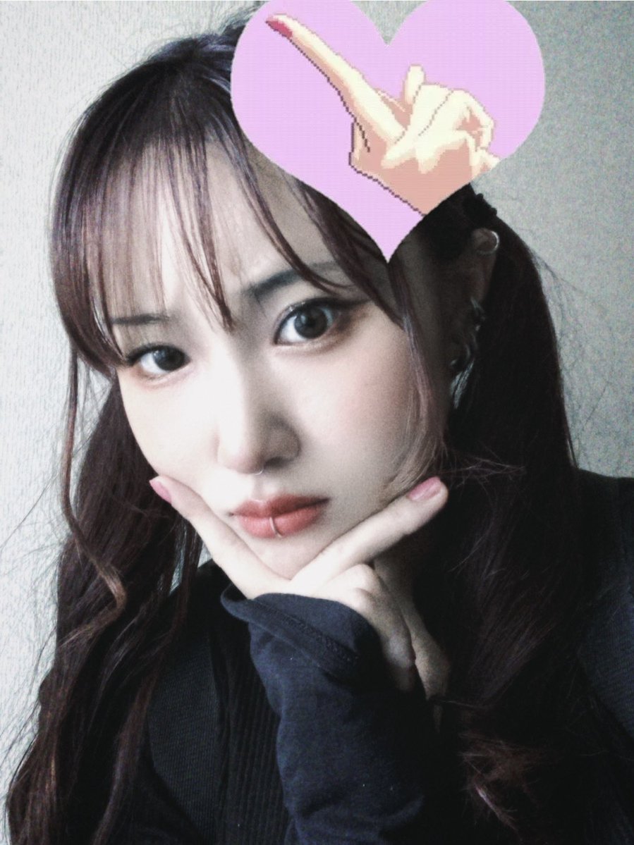 quitter_4's tweet photo. 【可愛いって言ってね】
虐待サバイバー20年間お薬モグモグの躁鬱だけど、顔が良いので無問題ですっ💓 https://t.co/h3VKL3XQzy