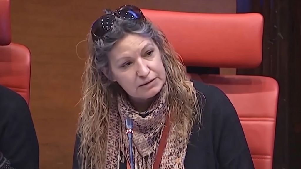 Mazzinguerzett1's tweet photo. Olga pidió ayuda, llevó su caso al Parlament pero dió igual: fue desahuciada y meses después se suicidó. Tenía dos hijas, una de ellas menor de edad.

Ningun político hizo realmente nada y nadie acampó por ella. A la izquierda únicamente le importa lo que le dé votos. https://t.co/LBbgM77bcv