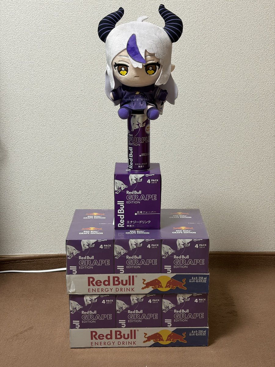 hi_sui_'s tweet photo. ラプ様のキャンペーンもう少し応募したいなと思ってドンキに寄ったらレッドブルのグレープ味が処分価格で販売していたので駆け込みでありえない量のレッドブルを購入してしまいました、業者？ https://t.co/AGz8COoCBI