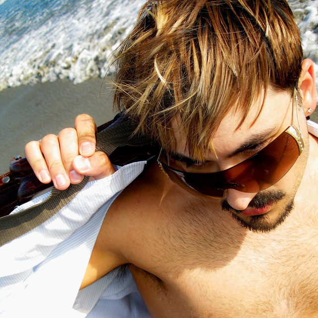 MichaelMedranBr's tweet photo. QUEM É MICHAEL MEDRANO?

Michael Medrano é um cantor de 29 anos, compositor e produtor americano, nascido em Torrance, Califórnia.

Sua música combina elementos de pop, disco, europop e música eletrônica, criando uma identidade bastante autêntica.

(1/7) https://t.co/h7LU7rzjso