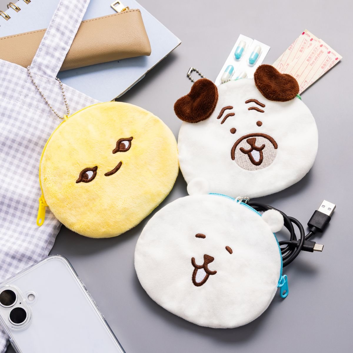 nagano_market's tweet photo. ＼新商品／

『トレーディングおかおポーチ（全8種）』※ランダム
（さらになかよし編）

単品：990円(税込)
BOX：7,920円(税込)

あらたな顔ぶれで なかよし集合🚩

コードやコスメなど
小物をすっきり整理💮

10/2(金)11時より 
#ナガノマーケット(公式通販)で発売🛒

#ナガノキャラクターズ https://t.co/o4zlXIlwlB