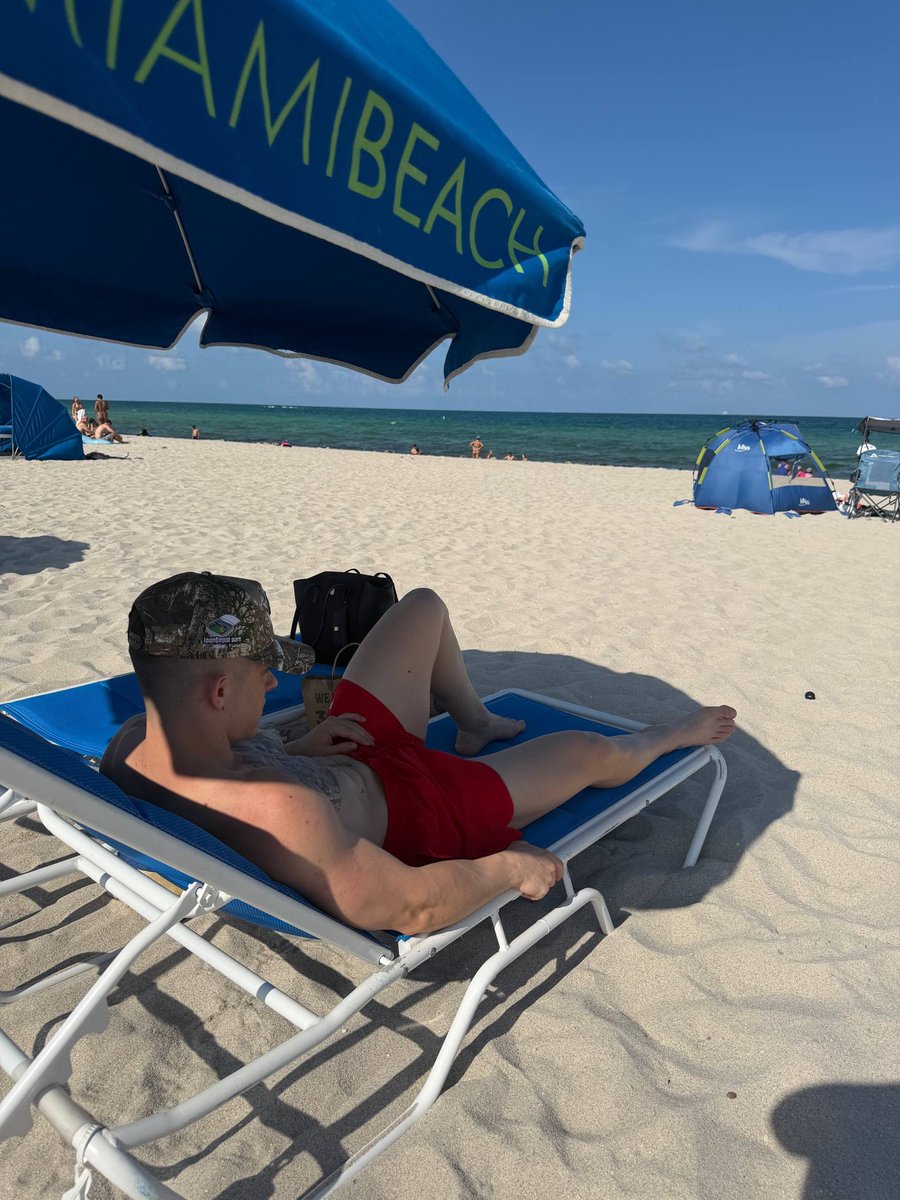 wftza's tweet photo. Beach 🏖️ https://t.co/n1QyHoLMfA