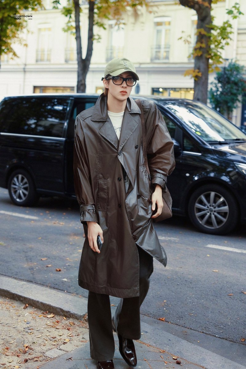 ACOUNTDOWN321's tweet photo. 260930 💼

#ANTON #앤톤 #찬영 #RIIZE #라이즈 #ANTONxSaintLaurent https://t.co/QYgw5hTzib