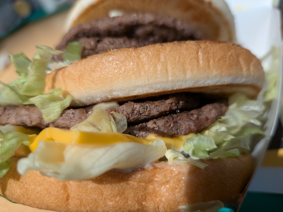 kakkamax's tweet photo. @McDonaldsJapan 今日の倍ビッグマック🍔
🥬レタスが多めで満足でした。
野菜をケチられるとバーガーキングのオールヘビーに負けちゃうんで😆
この調子で行ってほしい🕺 https://t.co/JX6B6HuJVT