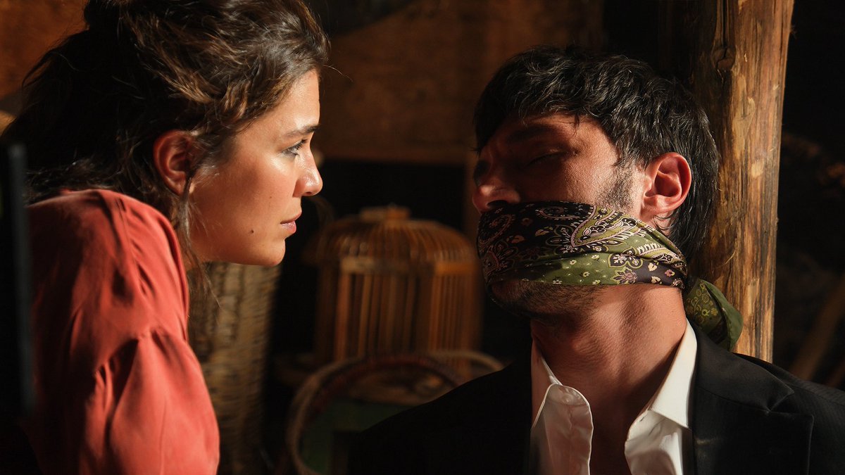 nnn_whyme's tweet photo. Even if she doesn’t remember anything she is so gonna fall in love with him all over again 🥺🥺🥺🫠🫠🫠🫠
 #yilser #HalefKöklerinÇağrısı https://t.co/joWQR8HQC4