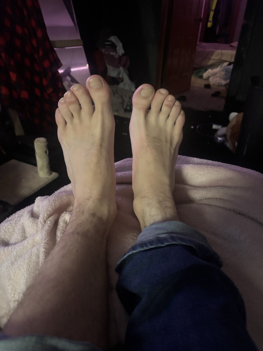 AlphaMastezhx's tweet photo. Both my nasty hairy feet🤮 #feetfetısh #feetworshi̇p #feetِ #ProhibidaObsesión #feetsellers https://t.co/K8snsLDp9l