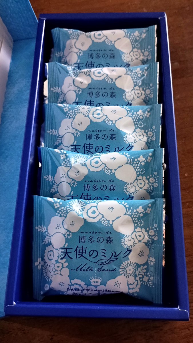 pepperpolice's tweet photo. アイ・ケイ・ケイホールディングス（2198）の中間報告書アンケートに回答したら抽選に当たりお菓子が送られてきた。昨日受け取れず、誰からクール便が送られてくるのか今日1日ずっと考えていた😅💦こういうサプライズは株やってて本当に良かった。 https://t.co/zGWIXNtwxl