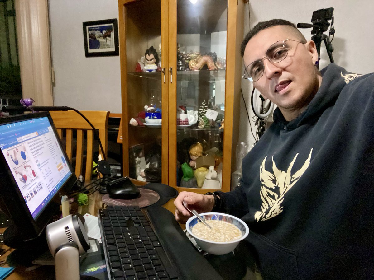 PutoCachaMecos's tweet photo. Tres de la mañana. Hora de alimentar al tigre 🤤 https://t.co/JMCnWmRMkJ